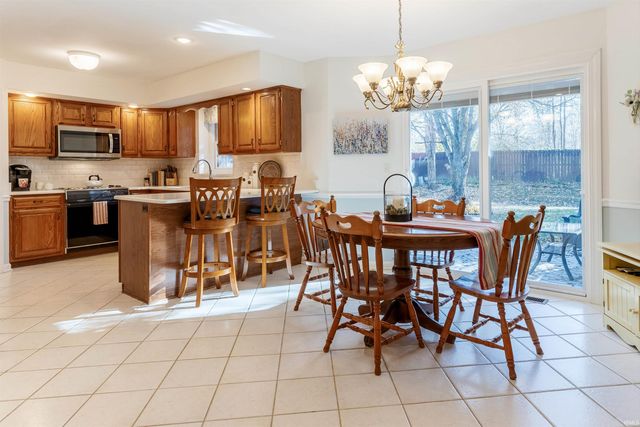 8855 Camelot Drive, Newburgh, IN 47630