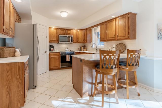 8855 Camelot Drive, Newburgh, IN 47630