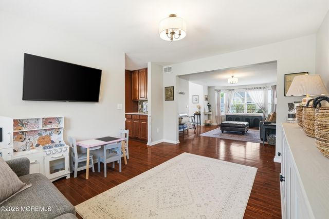 5 Tradewinds Avenue, Barnegat, NJ 08005