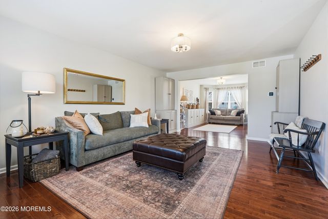 5 Tradewinds Avenue, Barnegat, NJ 08005