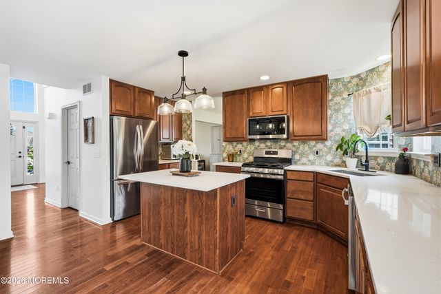 5 Tradewinds Avenue, Barnegat, NJ 08005
