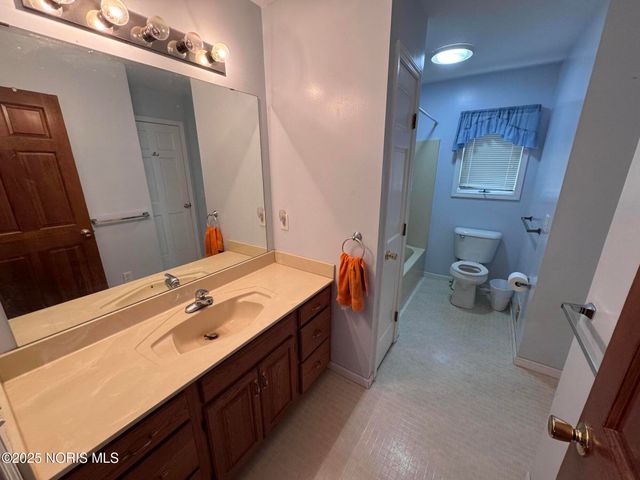 1703 Glenross Boulevard, Oregon, OH 43616