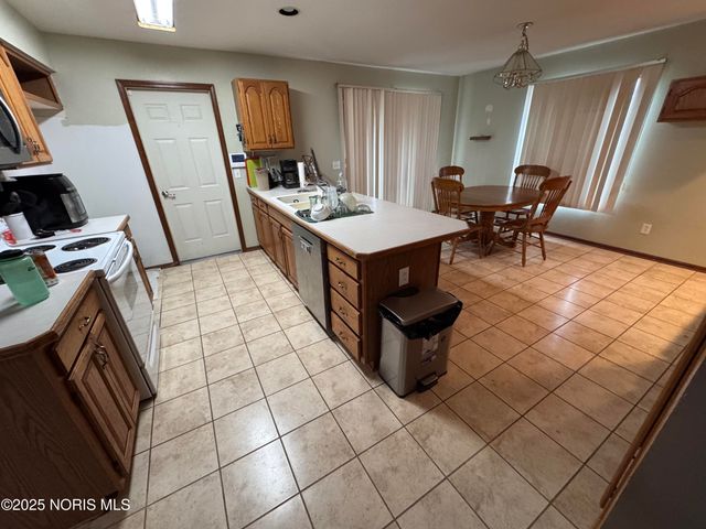 1703 Glenross Boulevard, Oregon, OH 43616