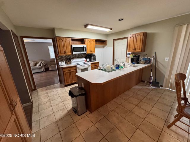 1703 Glenross Boulevard, Oregon, OH 43616