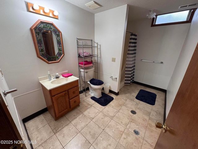 1703 Glenross Boulevard, Oregon, OH 43616