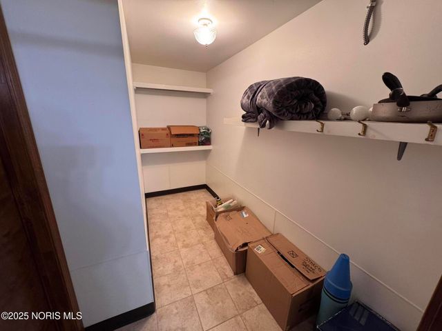 1703 Glenross Boulevard, Oregon, OH 43616