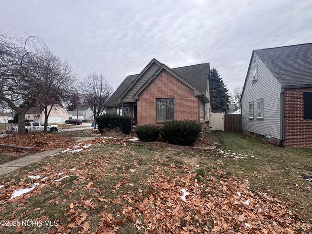 1703 Glenross Boulevard, Oregon, OH 43616