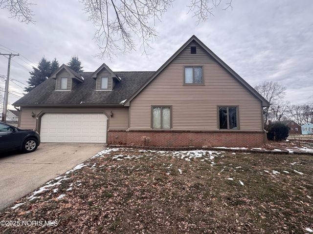 1703 Glenross Boulevard, Oregon, OH 43616