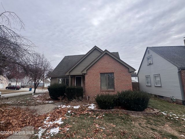 1703 Glenross Boulevard, Oregon, OH 43616