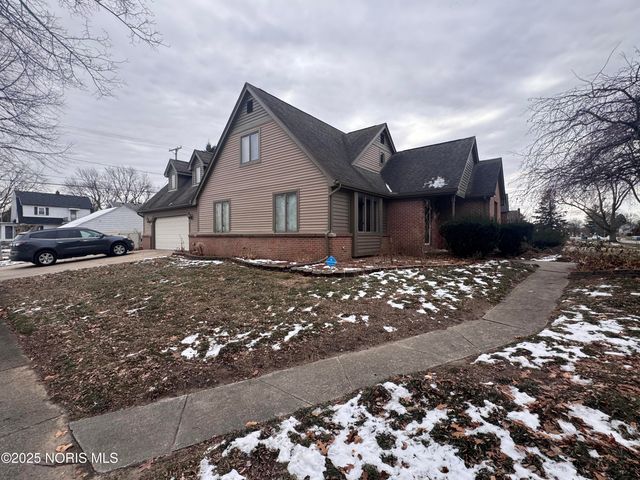 1703 Glenross Boulevard, Oregon, OH 43616