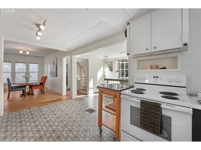 7738 Sw 31ST Ave, Portland, OR 97219