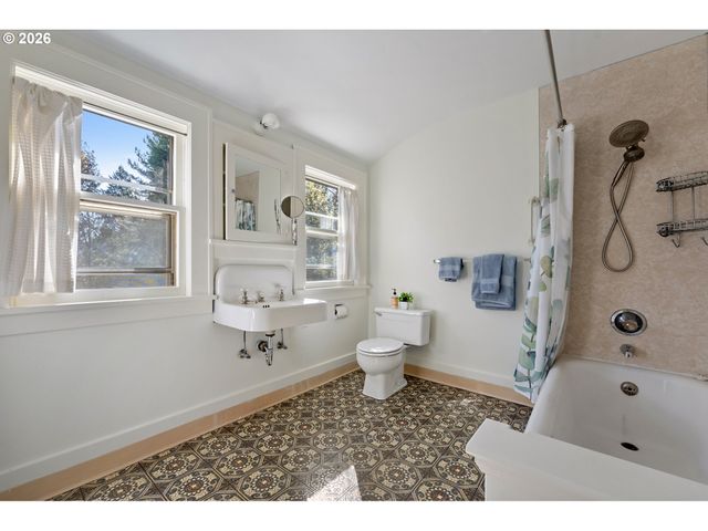 7738 Sw 31ST Ave, Portland, OR 97219