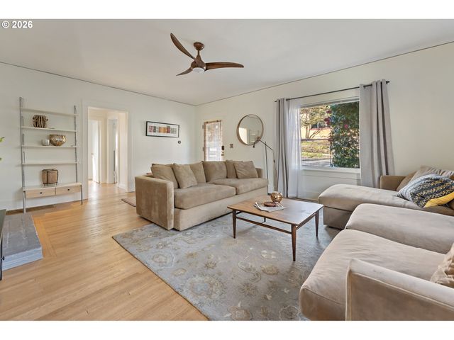 7738 Sw 31ST Ave, Portland, OR 97219