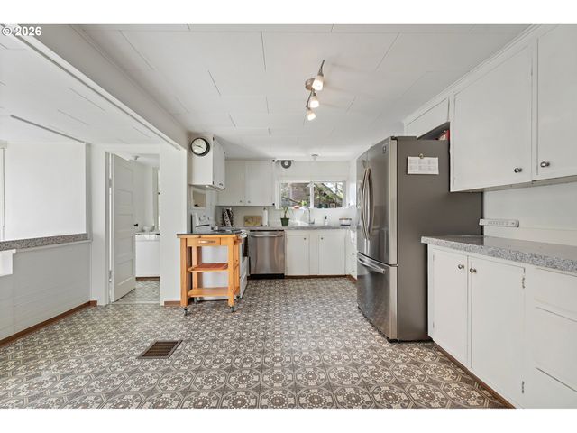 7738 Sw 31ST Ave, Portland, OR 97219