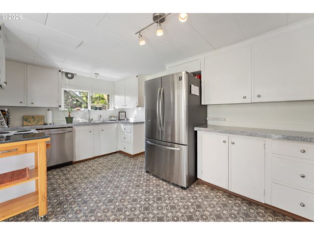 7738 Sw 31ST Ave, Portland, OR 97219