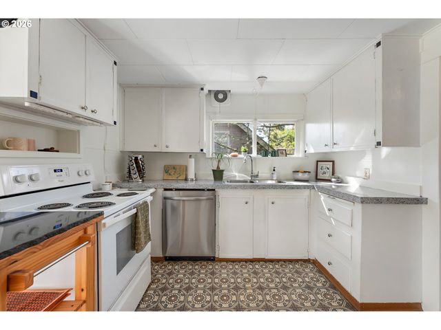 7738 Sw 31ST Ave, Portland, OR 97219