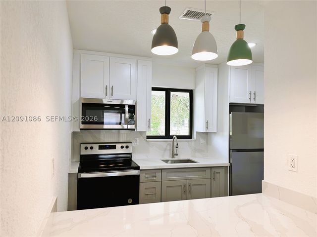 1278 SW 2nd St 4, Miami, FL 33135