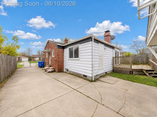 22111 LOGUE Avenue, Warren, MI 48091
