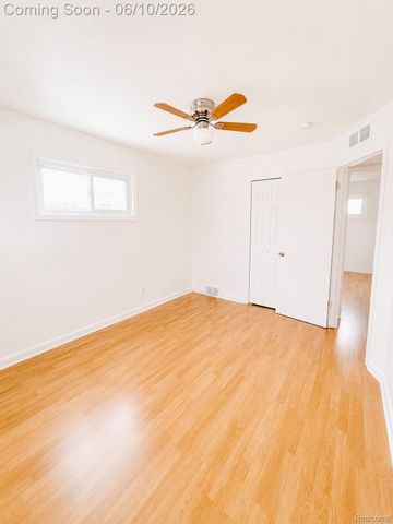 22111 LOGUE Avenue, Warren, MI 48091