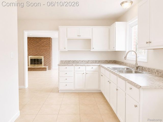 22111 LOGUE Avenue, Warren, MI 48091