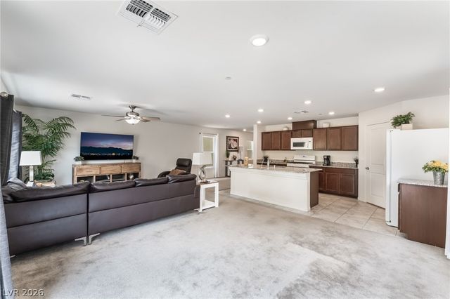 6631 Frosted Harvest Avenue, Las Vegas, NV 89108