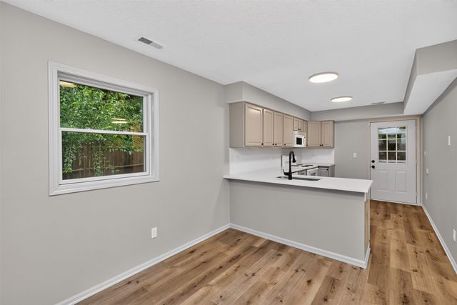 2819 E 37th Street, Des Moines, IA 50317
