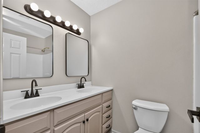 2819 E 37th Street, Des Moines, IA 50317