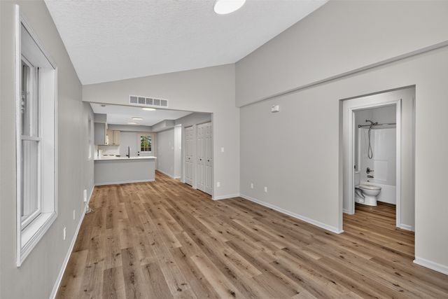 2819 E 37th Street, Des Moines, IA 50317