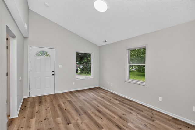 2819 E 37th Street, Des Moines, IA 50317