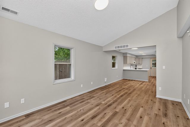 2819 E 37th Street, Des Moines, IA 50317