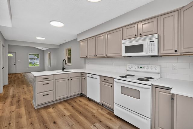 2819 E 37th Street, Des Moines, IA 50317