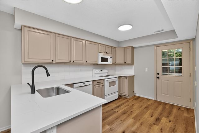 2819 E 37th Street, Des Moines, IA 50317