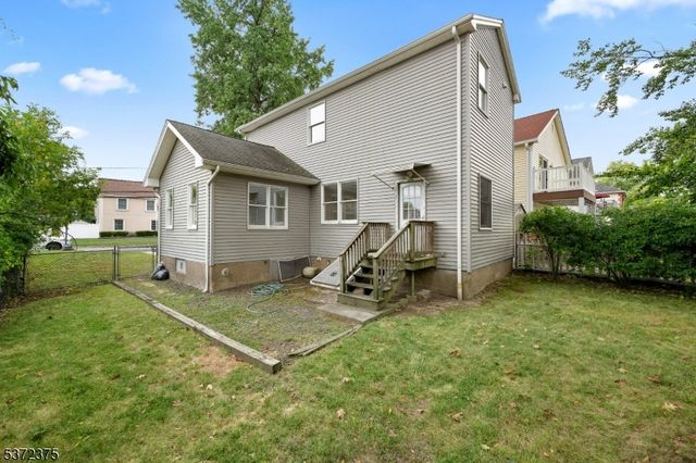 250 Woodcliff Ave, Little Falls Twp., NJ 07424