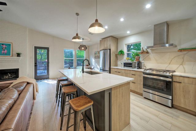 8406 Los Ranchos DR, Austin, TX 78749