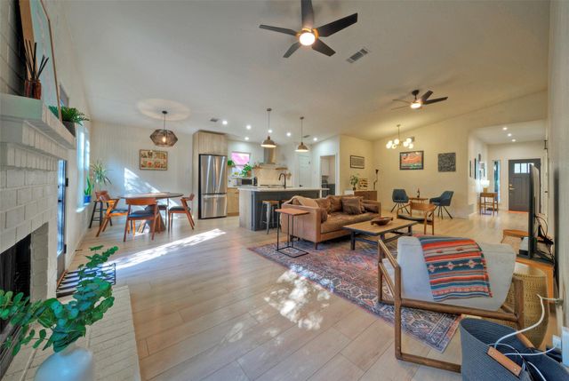 8406 Los Ranchos DR, Austin, TX 78749