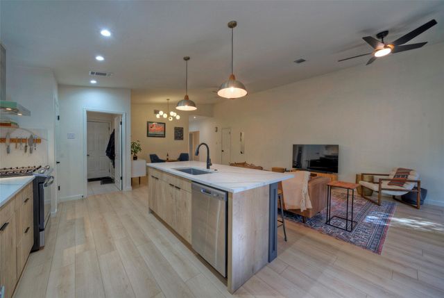 8406 Los Ranchos DR, Austin, TX 78749