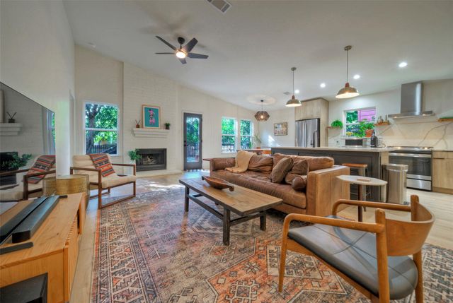 8406 Los Ranchos DR, Austin, TX 78749