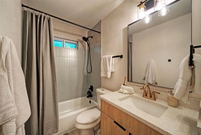 8406 Los Ranchos DR, Austin, TX 78749