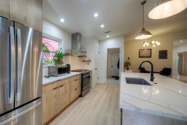 8406 Los Ranchos DR, Austin, TX 78749