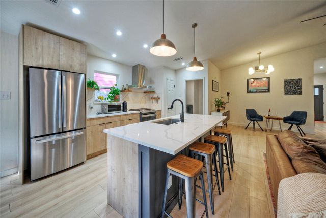 8406 Los Ranchos DR, Austin, TX 78749
