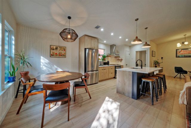 8406 Los Ranchos DR, Austin, TX 78749