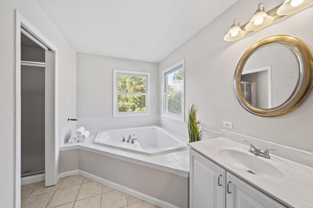 867 Wallace Drive, Delaware, OH 43015