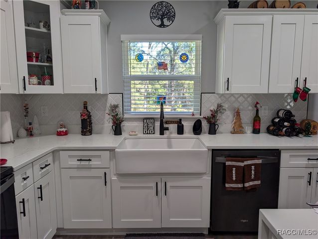 10151 N Athenia Drive, Citrus Springs, FL 34434