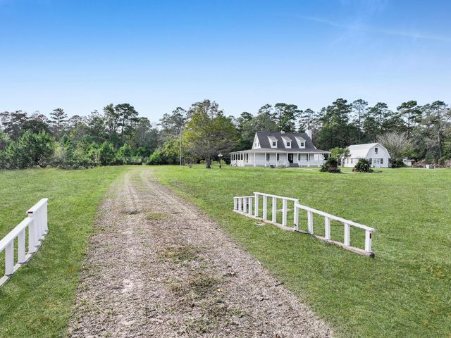 381 County Road 4390, Hillister, TX 77624