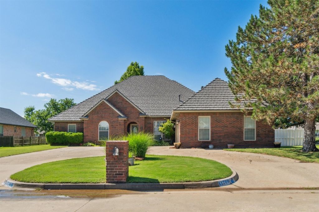 11700 Hackney Lane, Yukon, OK 73099
