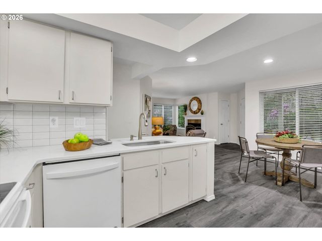 5063 Sw FOOTHILLS Dr F, Lake Oswego, OR 97034