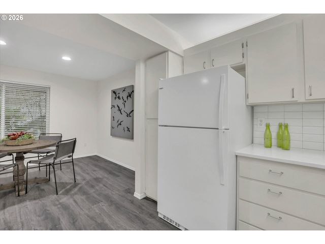 5063 Sw FOOTHILLS Dr F, Lake Oswego, OR 97034