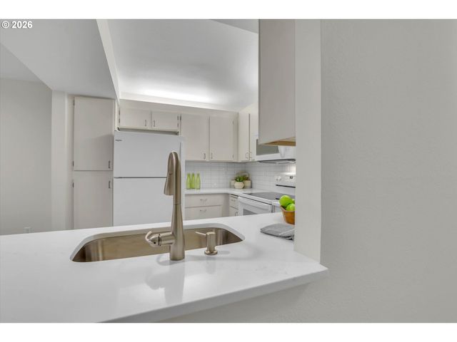 5063 Sw FOOTHILLS Dr F, Lake Oswego, OR 97034