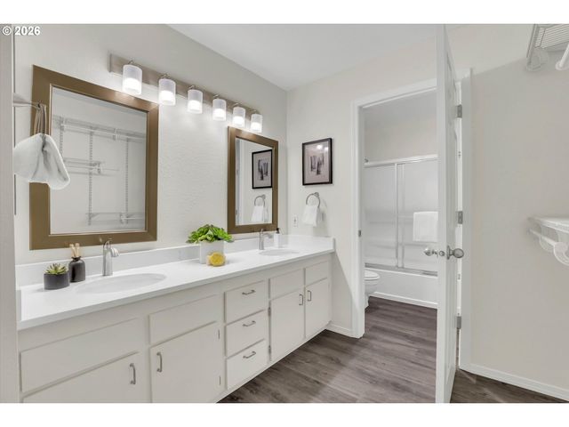 5063 Sw FOOTHILLS Dr F, Lake Oswego, OR 97034