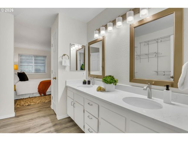 5063 Sw FOOTHILLS Dr F, Lake Oswego, OR 97034